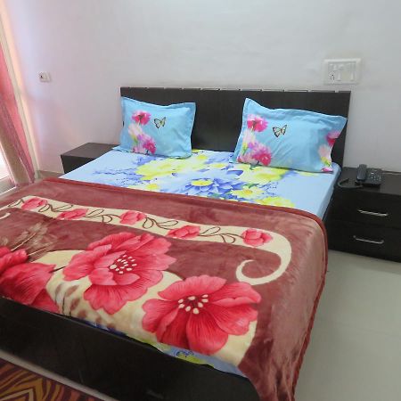 Vrindāvan Nikunj Palace酒店 外观 照片